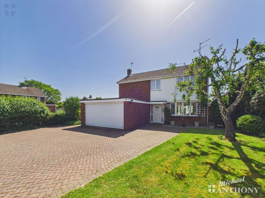 4-bed detached on Camborne Avenue, Aylesbury, £635,000