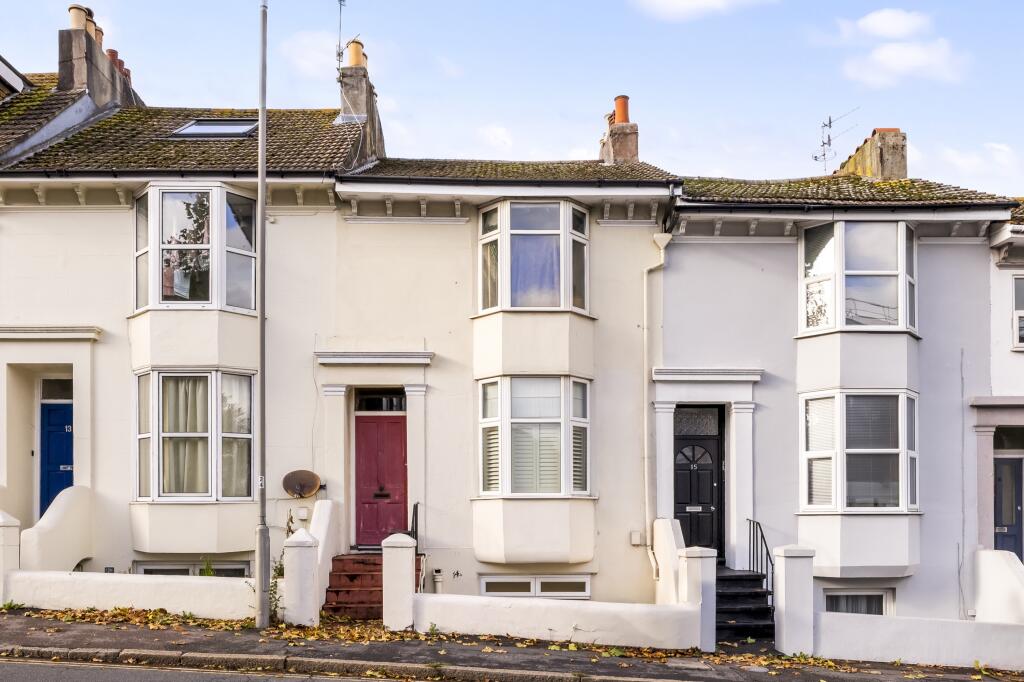 1-bed flat on New England Road, Brighton, £220,000