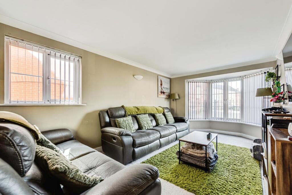 Apartment in Wiltshire, Haydon Wick - View 2