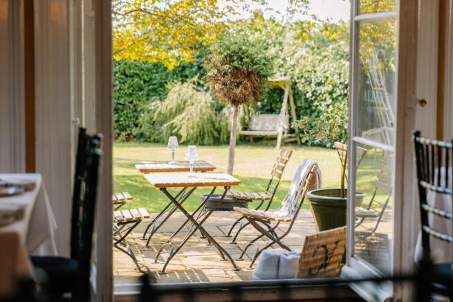 Albert Cottage Hotel, York Avenue, East Cowes, Isle of Wight PO32 6BD