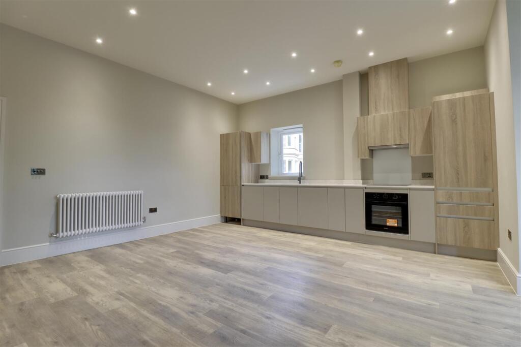 Apartment in Portsmouth - View 3