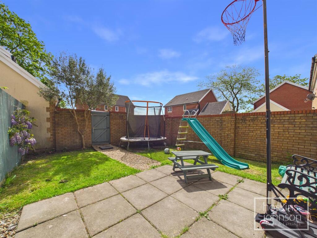 House in Cardiff, Llantwit Fardre - View 4