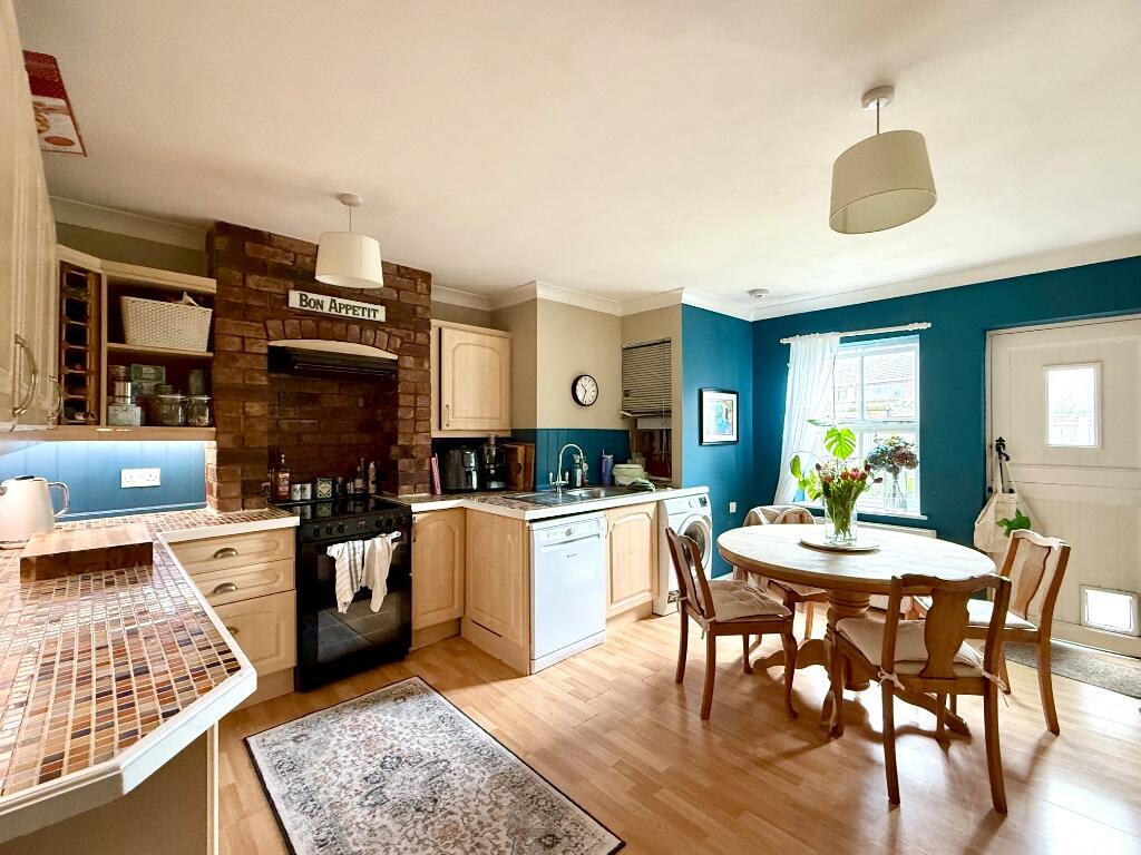 Evesham Road, Stratford-Upon-Avon, Warwickshire, CV37 photo 4