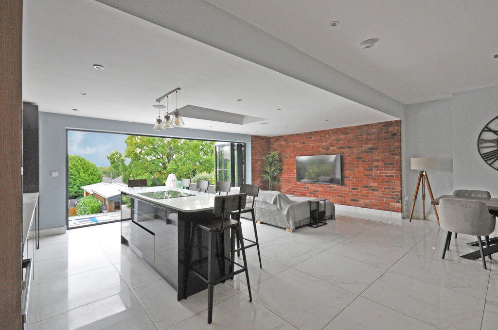 House in Newport - View 5