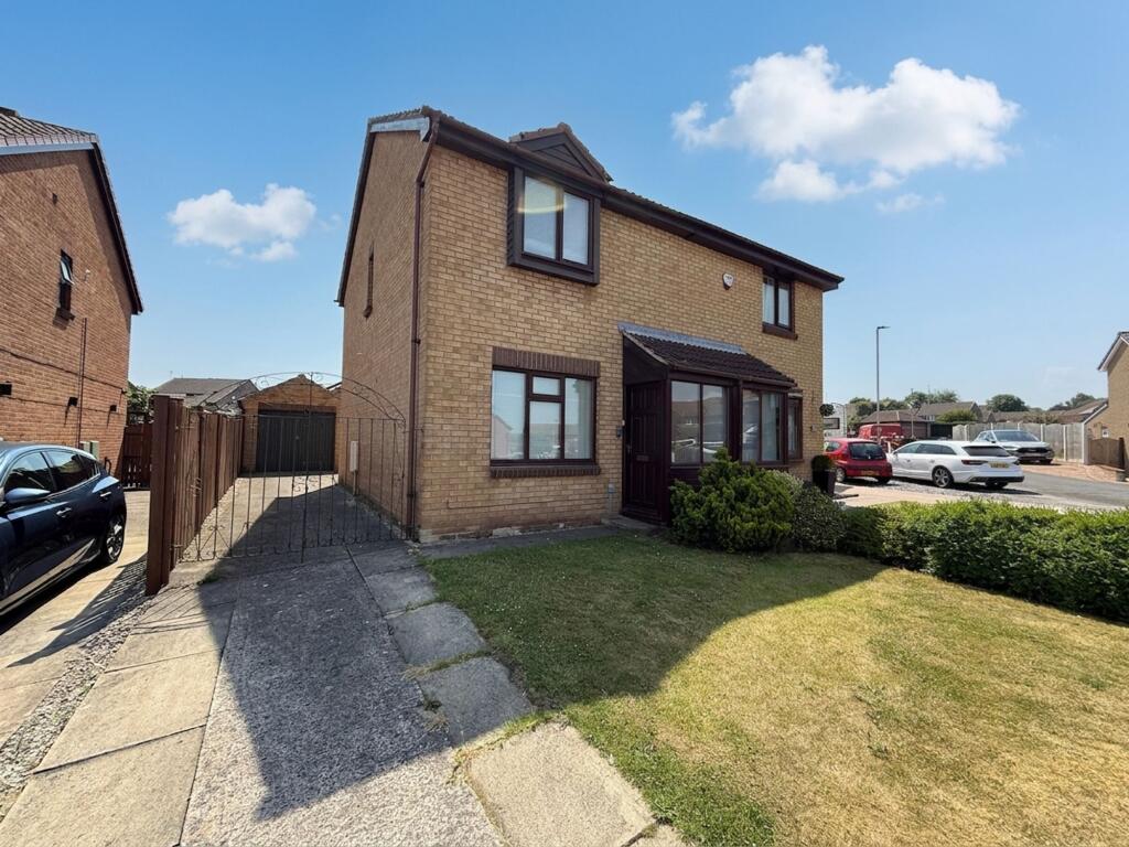 3-bed semi-detached on Sheldrake Close, Thorpe Hesley, S61, £200,000