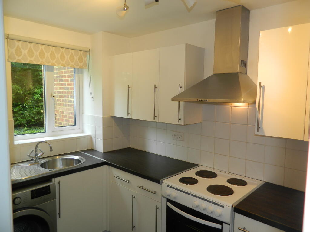 Apartment in Slough - View 2
