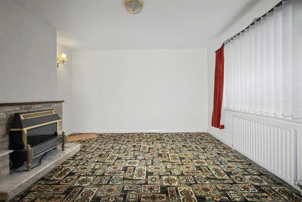 Willow Close, Desborough, Kettering - More