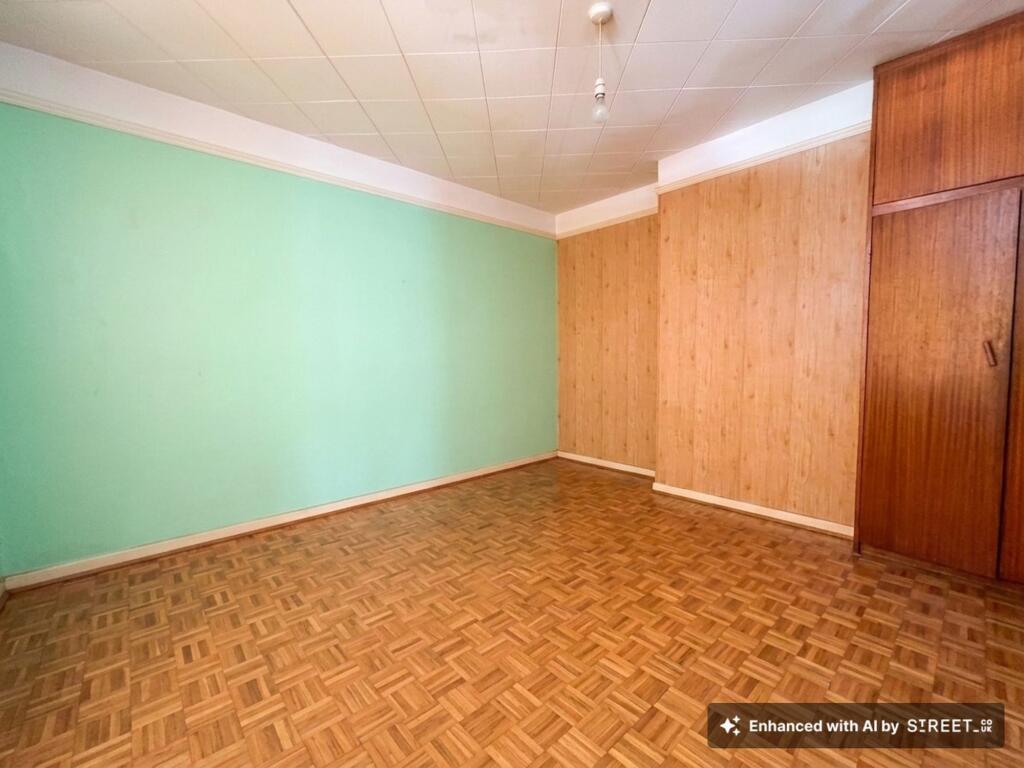 House in Southampton - More