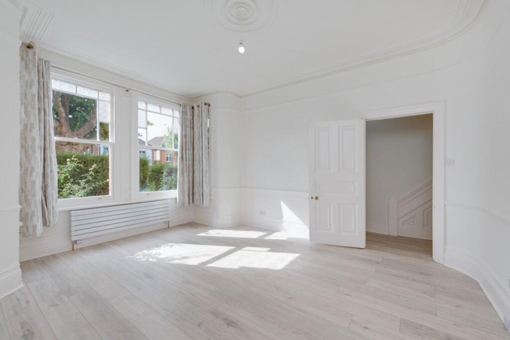 Apartment in London - More