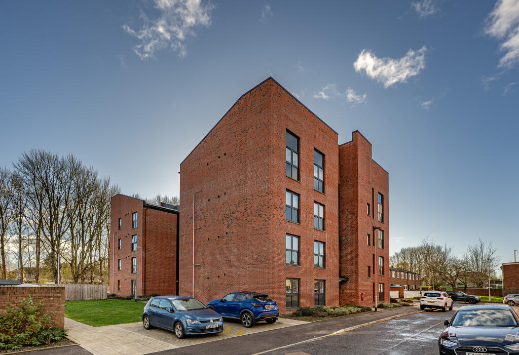 Main image of property: Flat 2/2, 35 Maida Street, Pollokshaws, G43