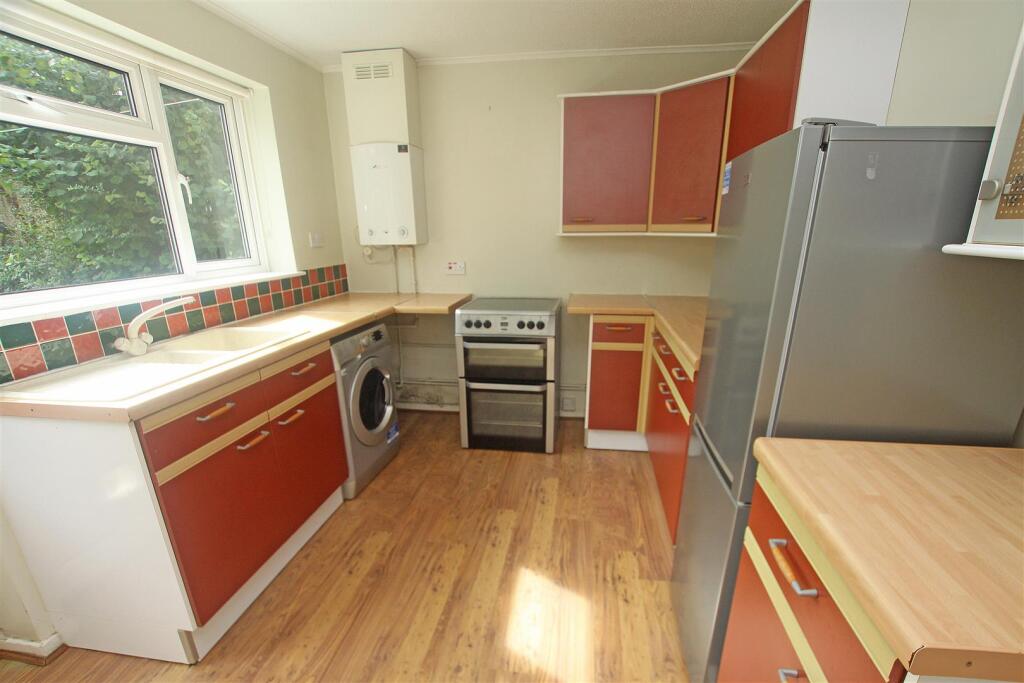 Durweston Close, Muscliff, Bournemouth photo 5