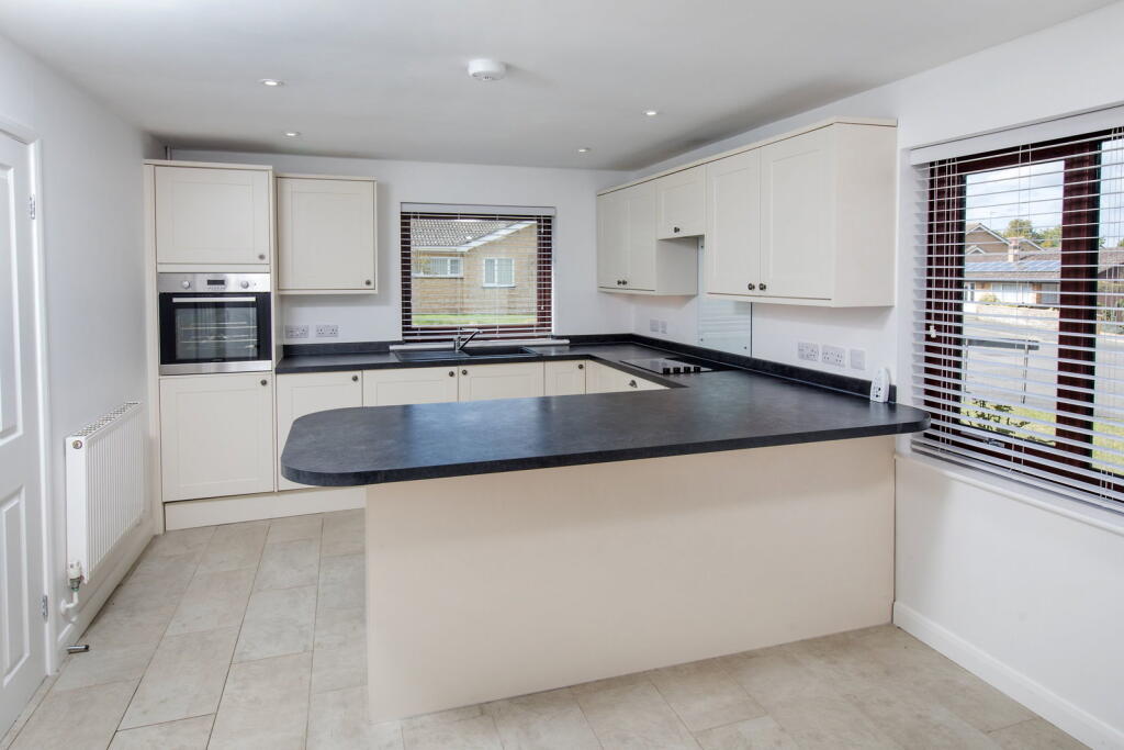 House in Northampton, North Northamptonshire - View 2