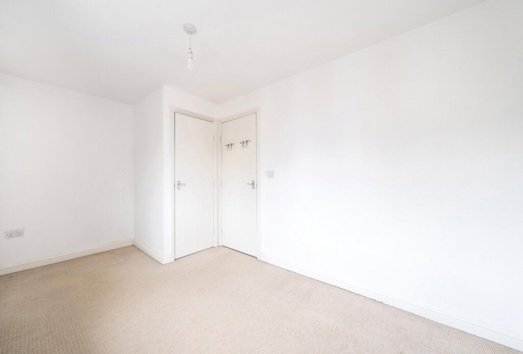 House in Gloucester - View 3