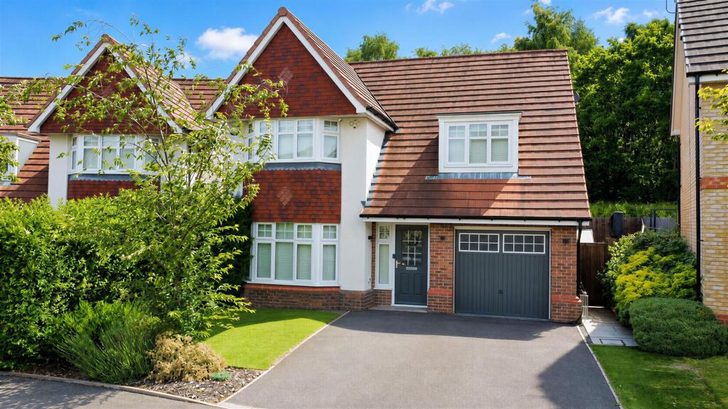 4 bedroom detached house for sale in Cherwell Avenue, Sutton Leach, St ...