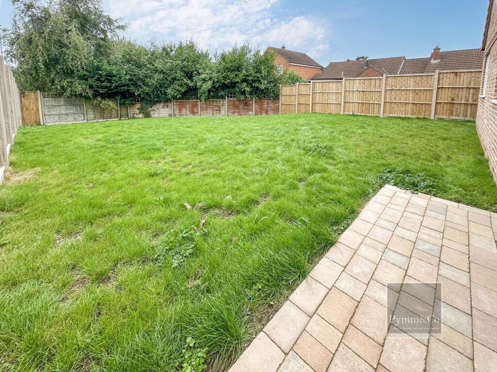 Stylish Brand New Two Bedroom Bungalow in Cromer photo 4