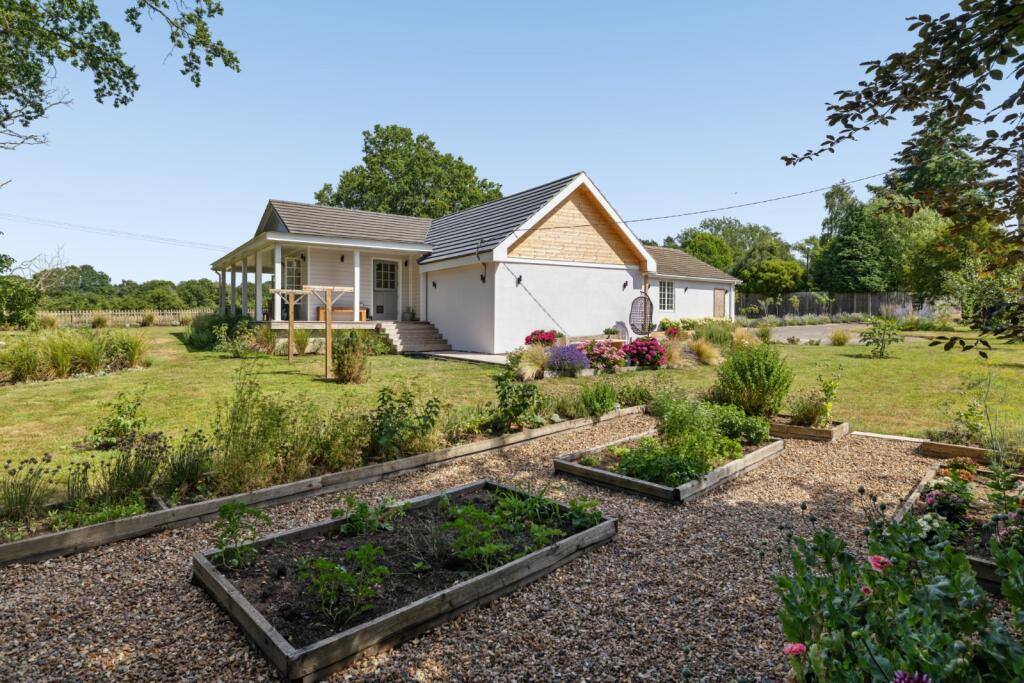 Green Lane, Churt, Farnham, Surrey, GU10 - View 2
