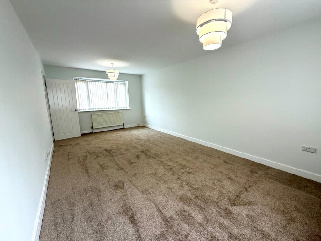 Lindhurst Road, Barnsley, S71 3DE photo 2