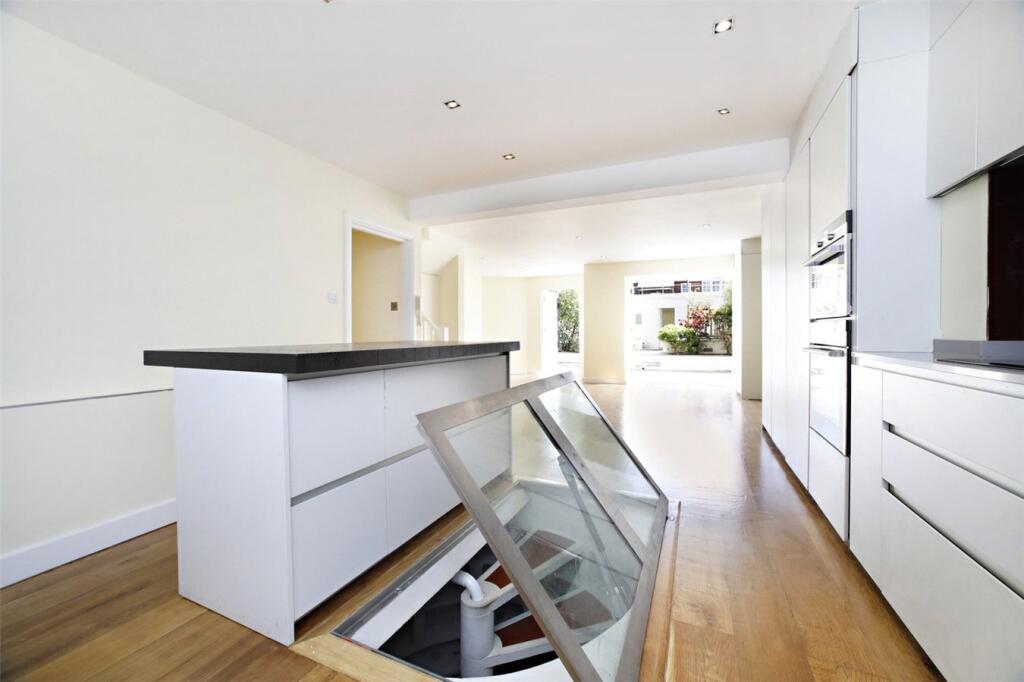 Goldhawk Road, London, W12 photo 2