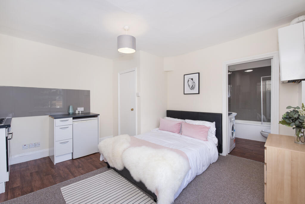 Main image of property: Mount Avenue, London, W5