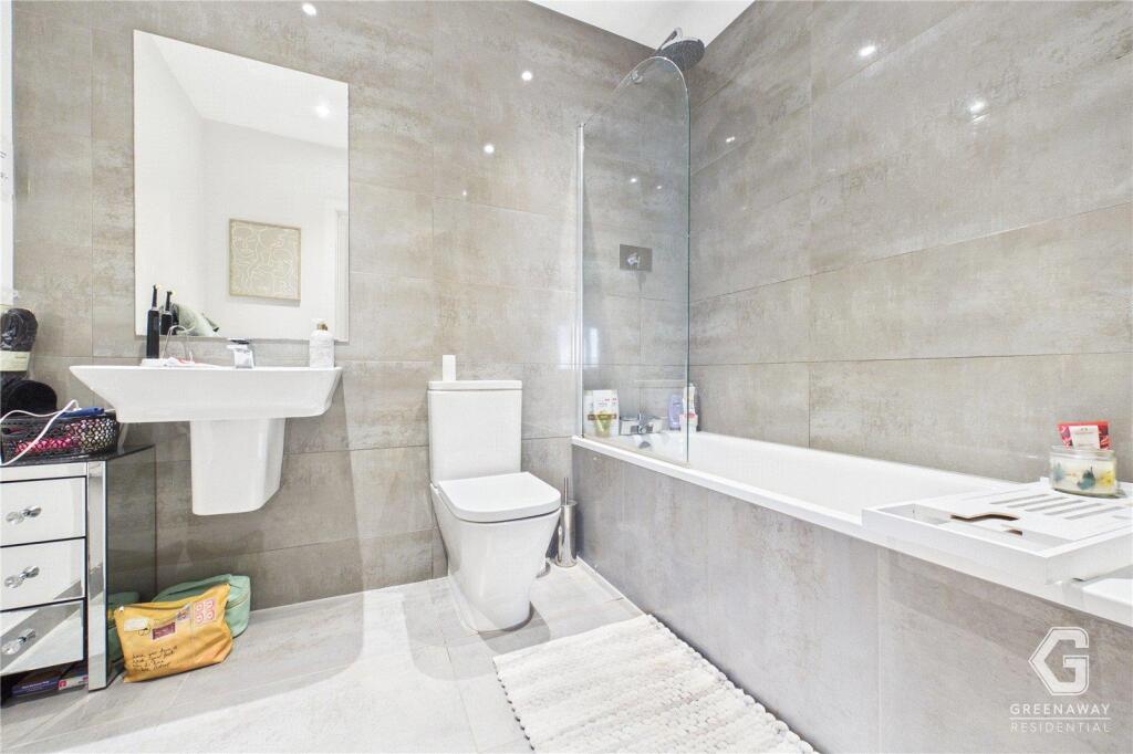 Apartment in Redhill - View 5