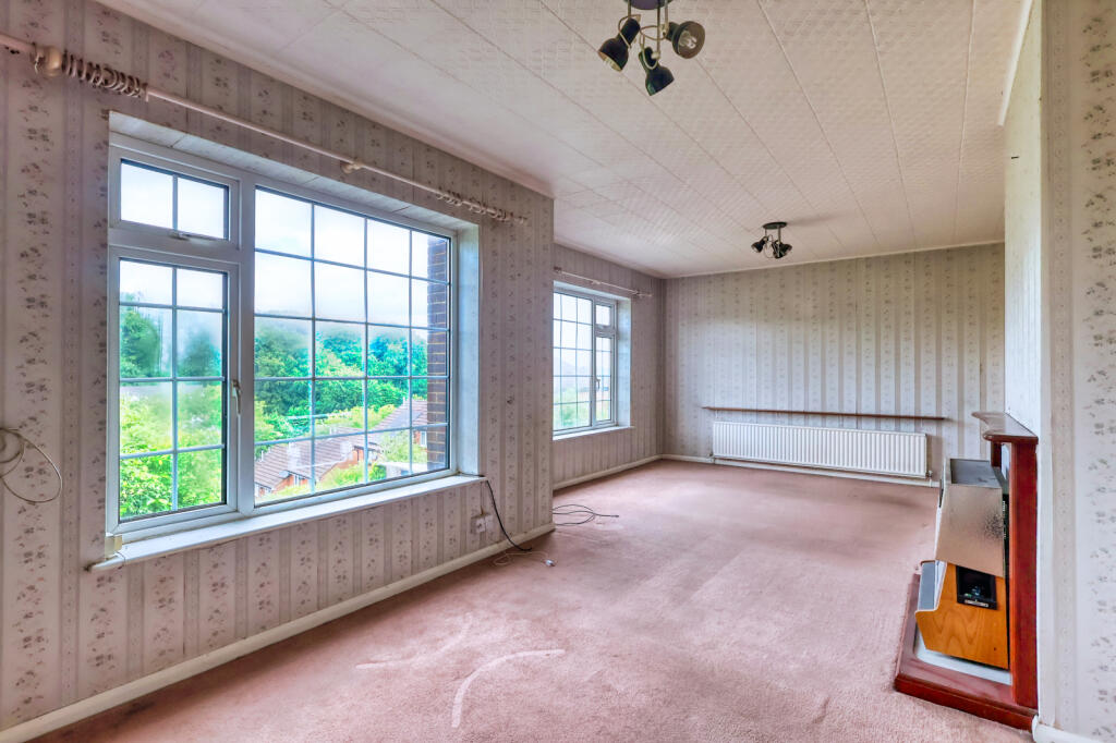 Juniper Drive, High Wycombe, Buckinghamshire, HP12 - View 4