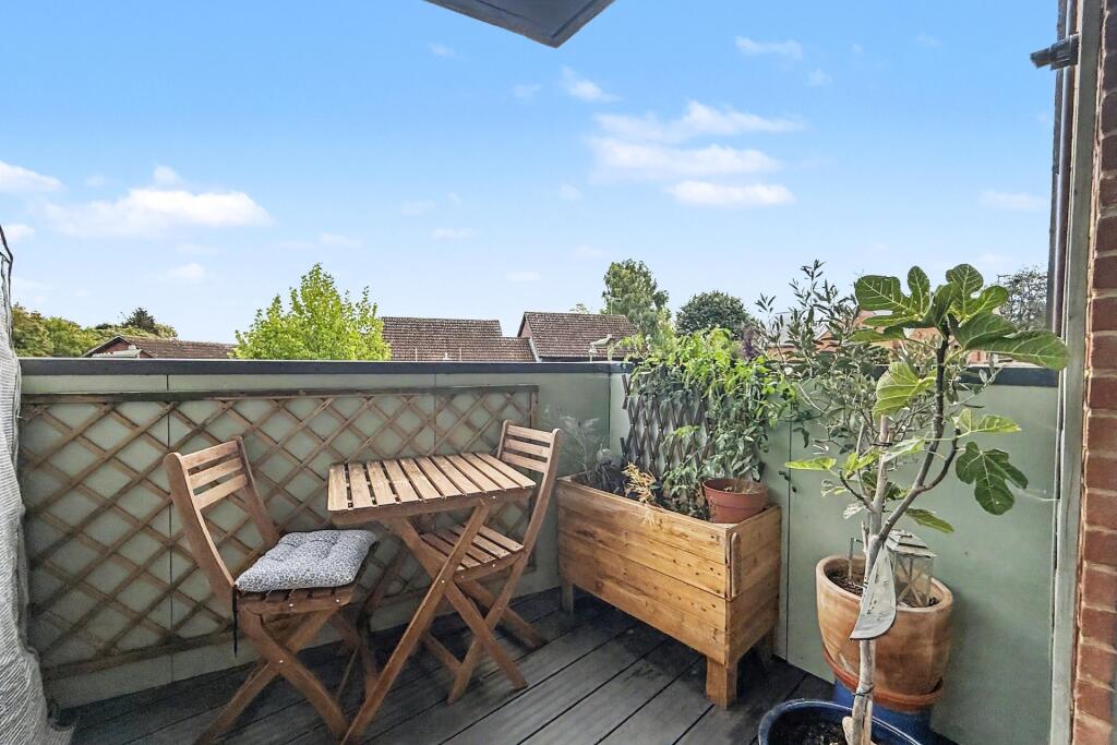 Apartment in Winchester, Hampshire - View 5