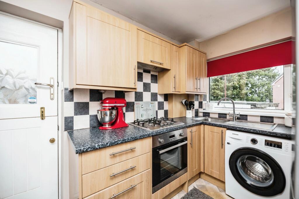 Wellington Place, Knottingley, West Yorkshire, WF11 photo 3