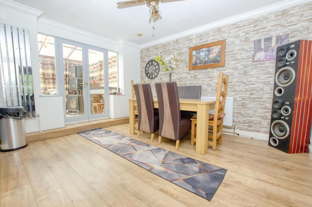 House in Southampton - More