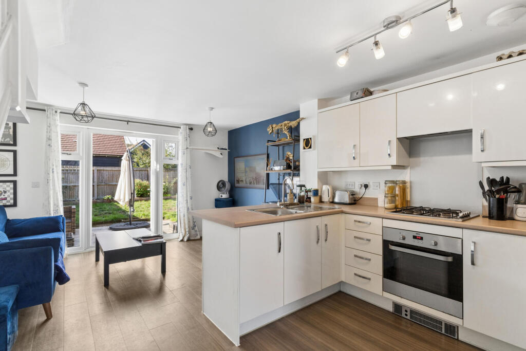 House in Flitwick, Steppingley Gardens, Central Bedfordshire - View 5