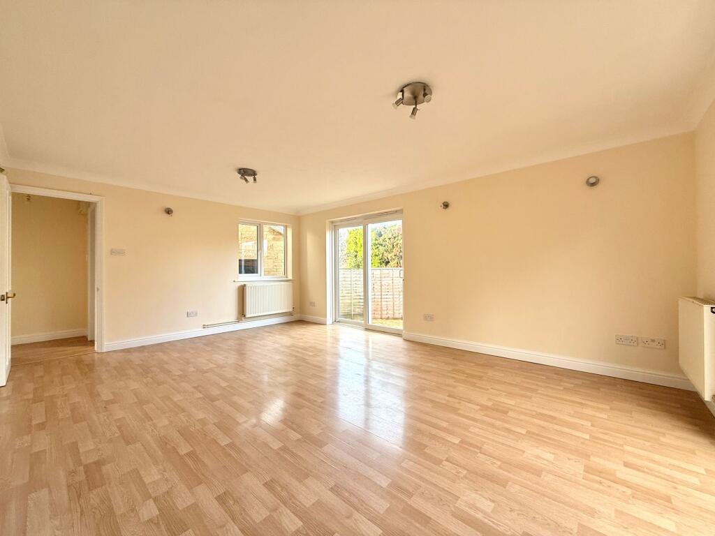 Squires Road, Watchfield, SN6 photo 3