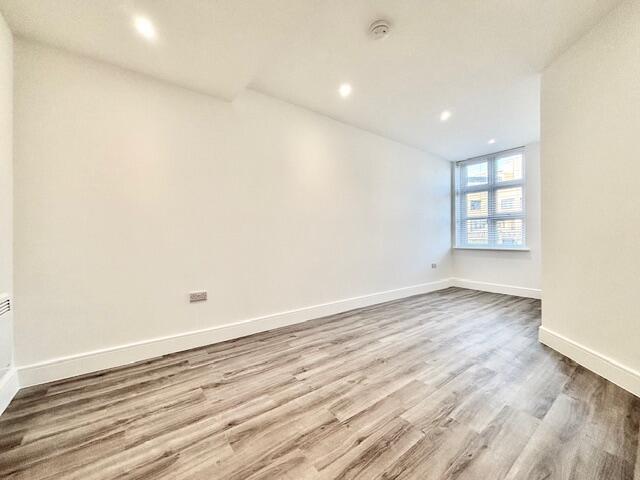 Apartment in Southampton - View 5