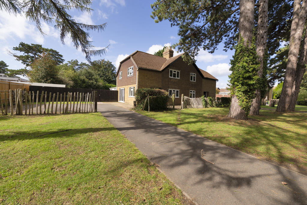 Main image of property: Pine Cottage, Queens Road, Maidstone, Kent, ME16 0LD