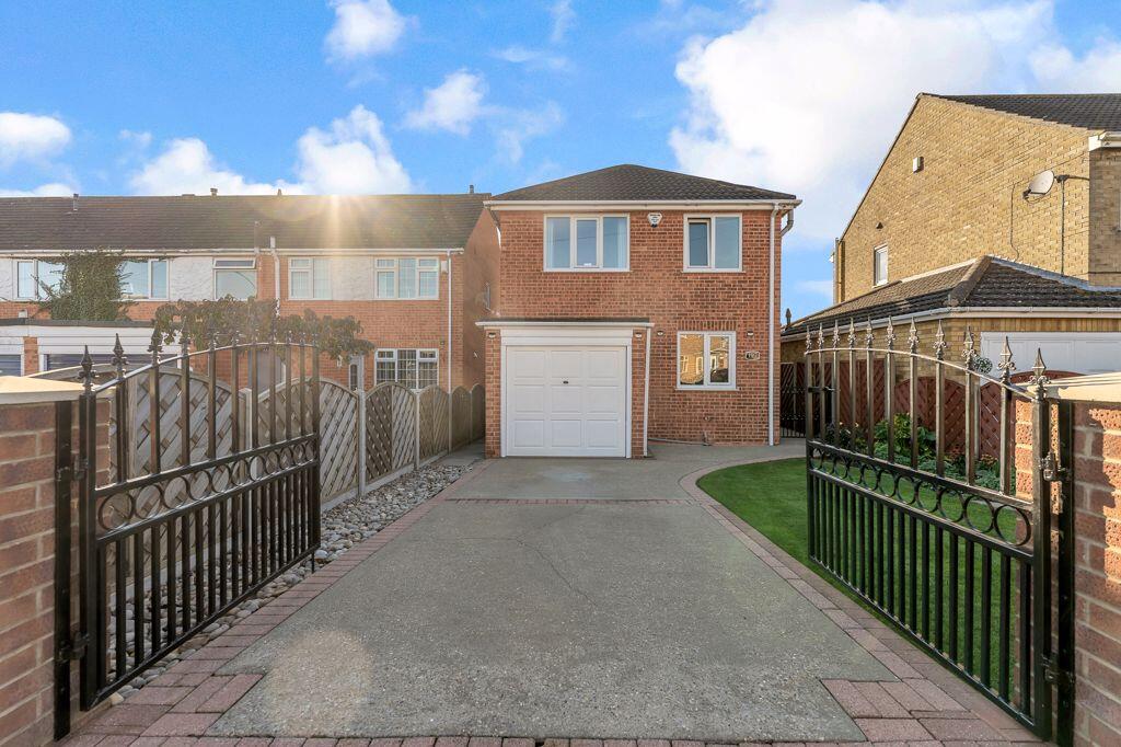 3-bed detached on St. Nicholas Drive, Grimsby, £219,000
