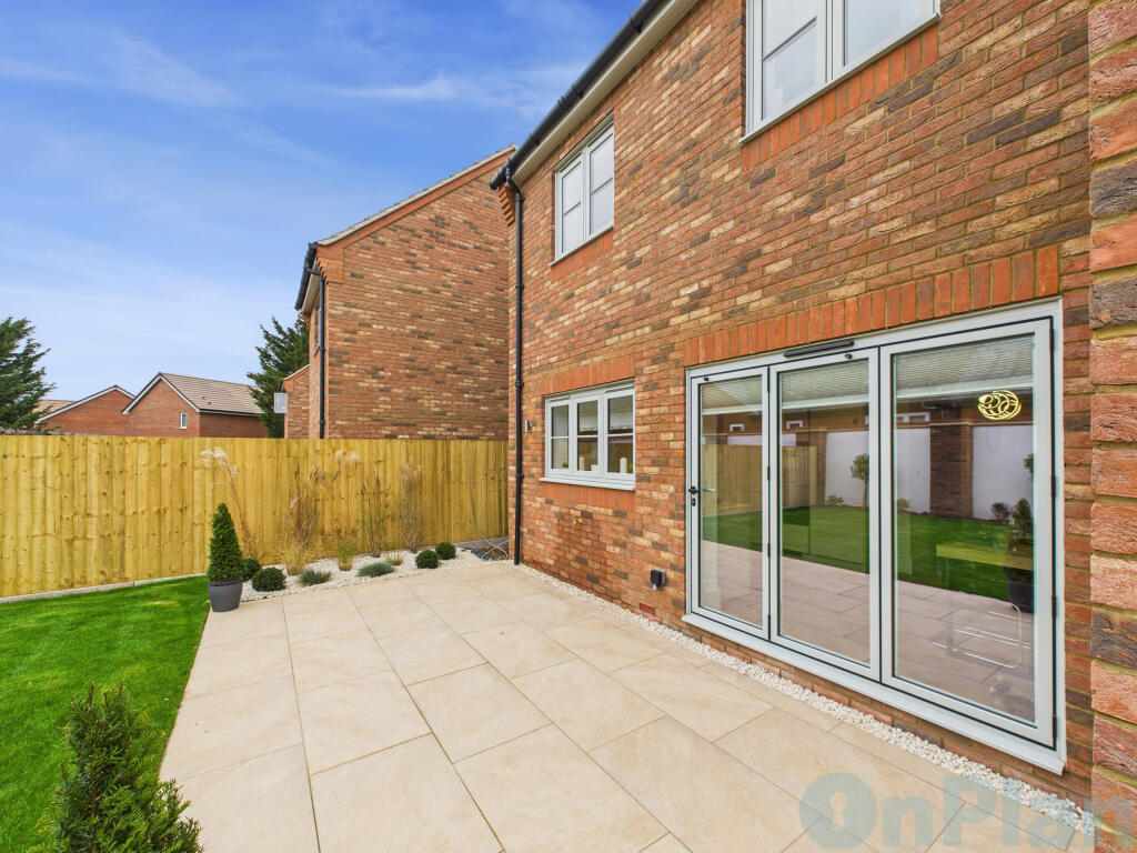 9 Chancel Close, Eagle Farm, Milton Keynes, Buckinghamshire photo 3