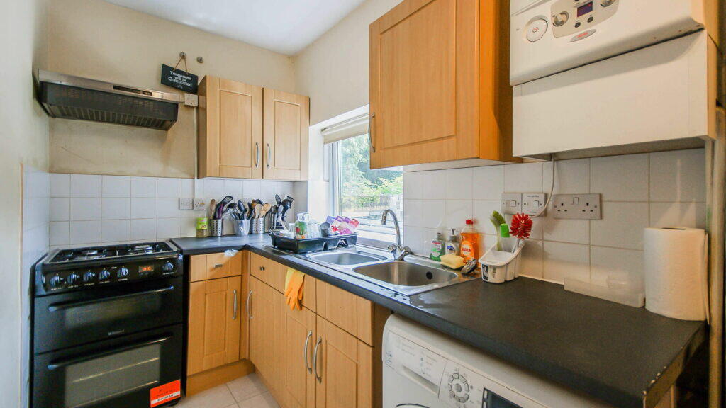 6 bedroom terraced house for rent