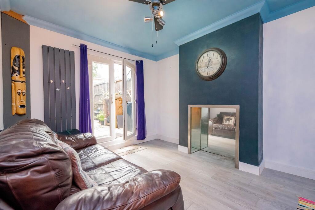 House in Rushmoor, East End, North Town - View 4
