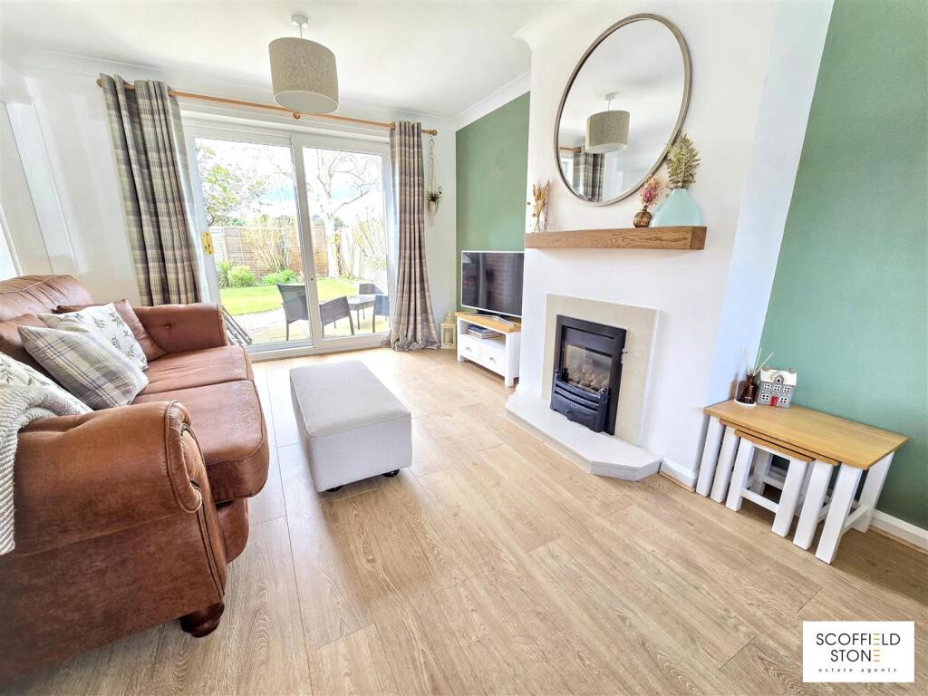 Cromwell Close, Tutbury, Burton-On-Trent photo 3