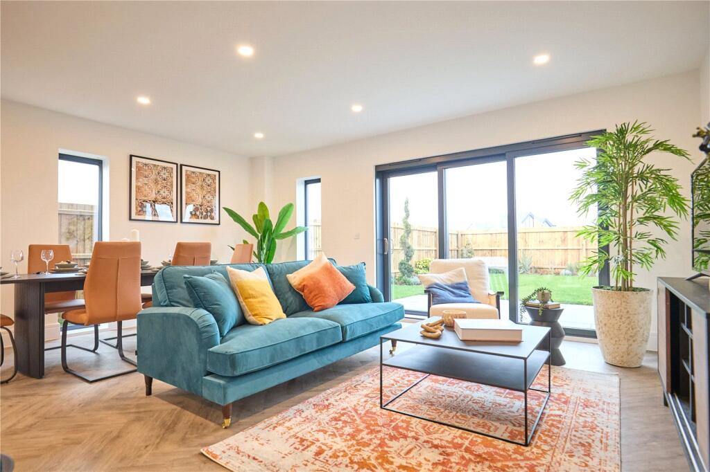 5 Corries Close photo 2