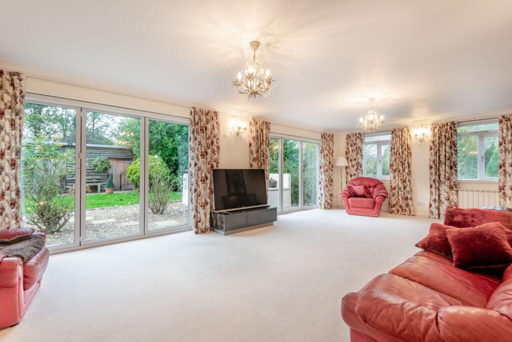 Hawthorn Hill, Warfield, Bracknell photo 2