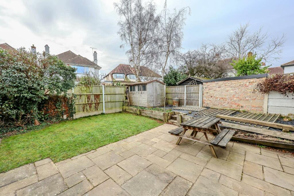 Harley Street, Leigh-On-Sea photo 3