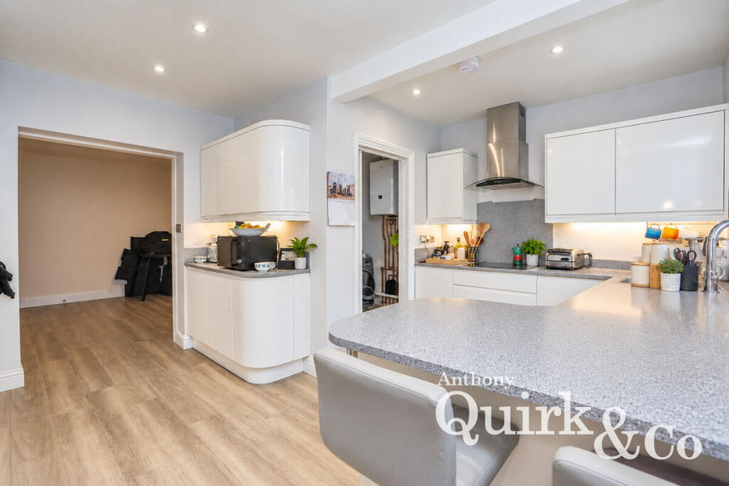 House in Castle Point, Canvey Island - View 4