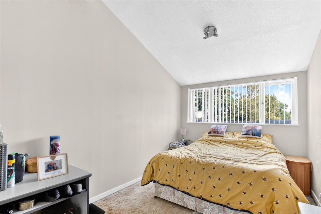 House in Bracknell - More