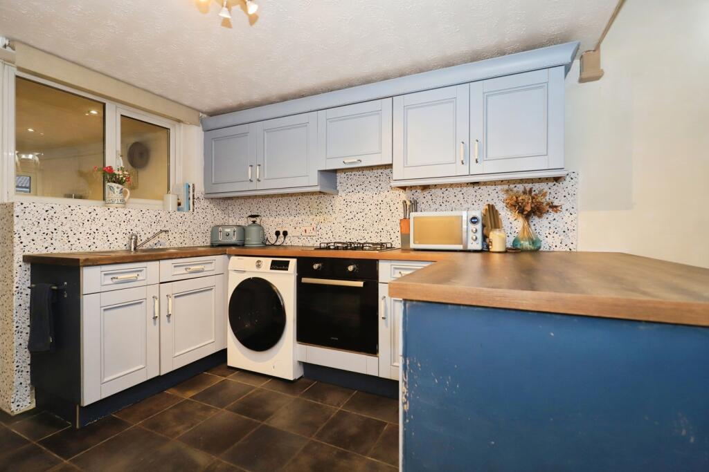 Grasmere Avenue, Perton, Wolverhampton, Staffordshire, WV6 photo 3