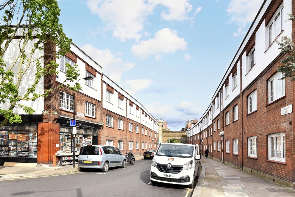 Apartment in London - More