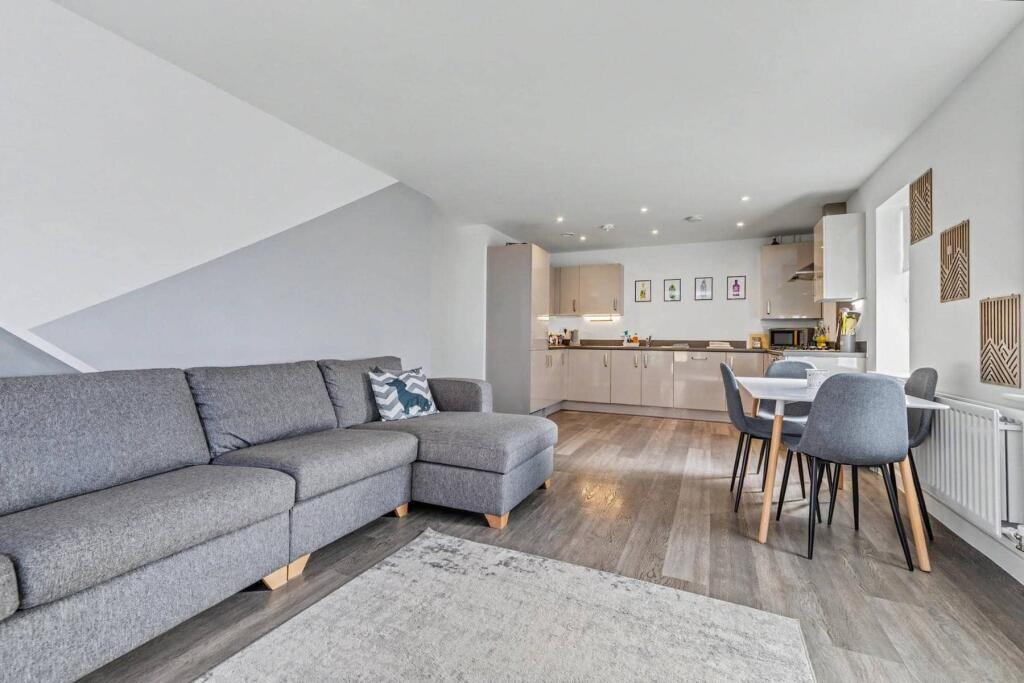 Harrys Way, Faygate, West Sussex, RH12 0DT - View 6
