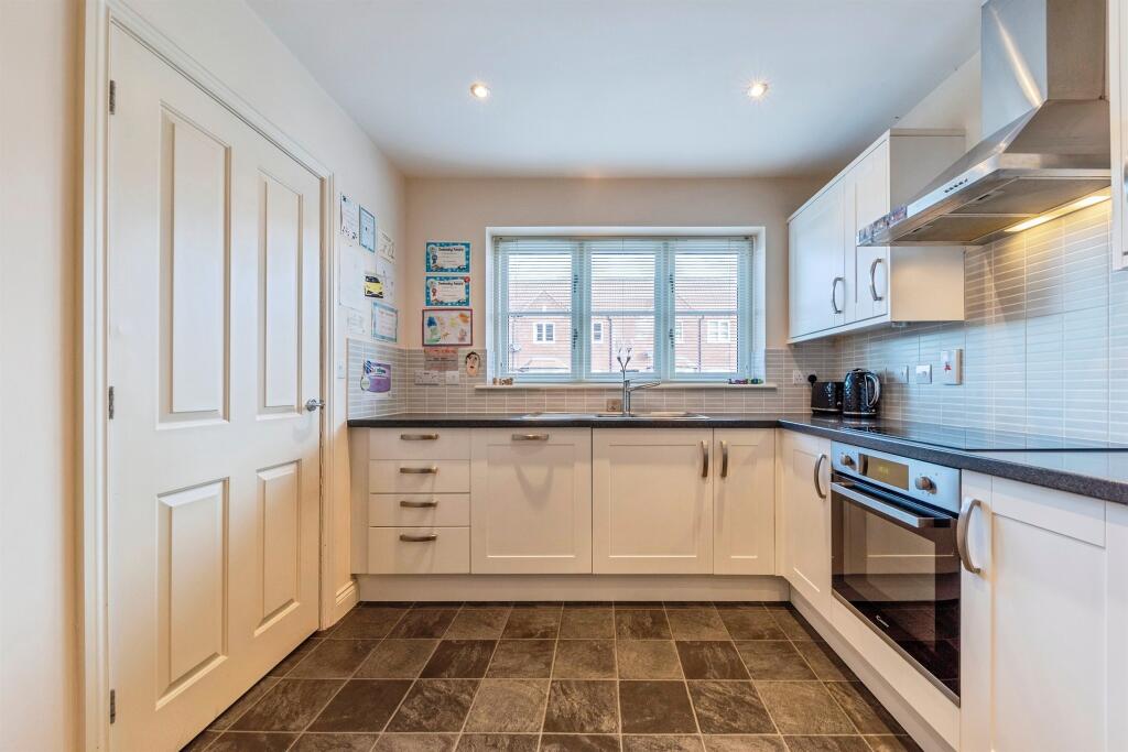 Moreton Close, Great Gonerby, Grantham - View 5