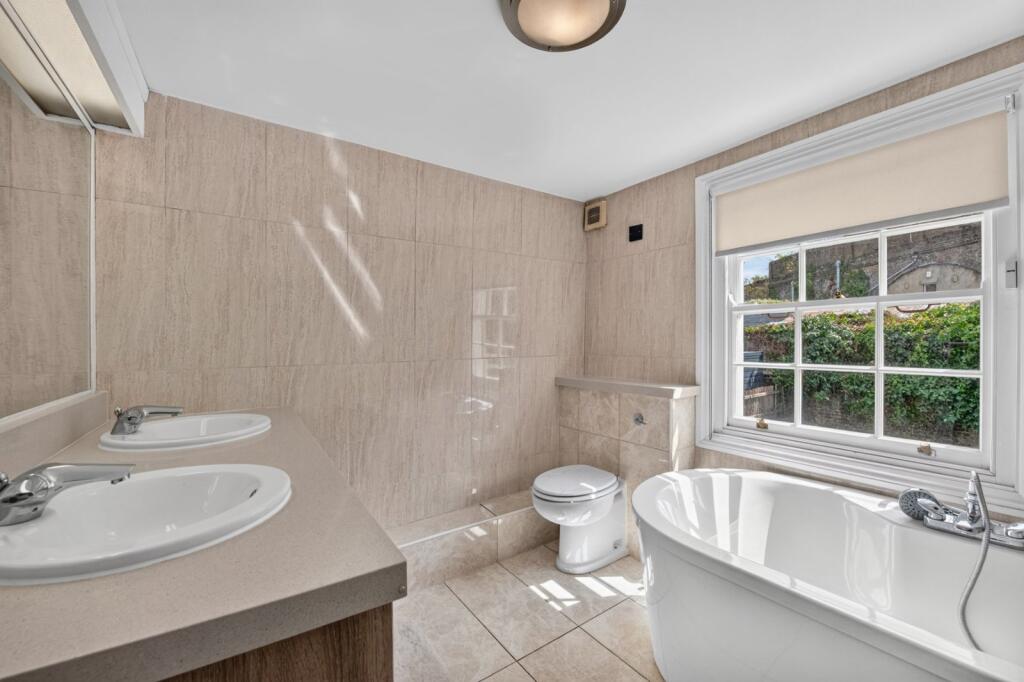House in London - View 4