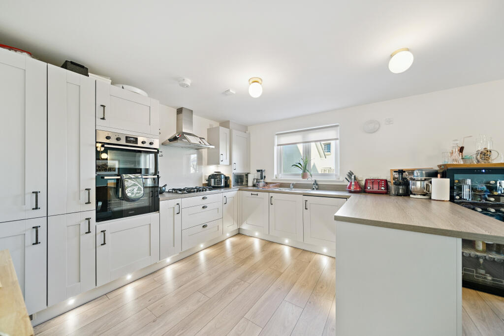 House in Glasgow, South Lanarkshire - More