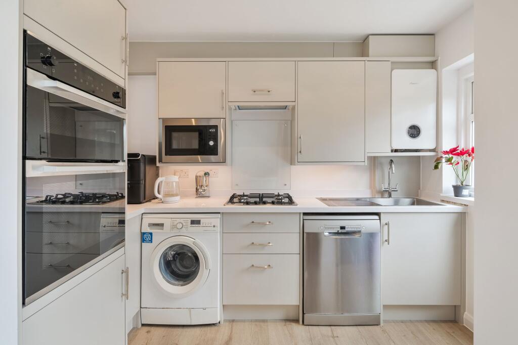 House in London, Tolworth - View 5