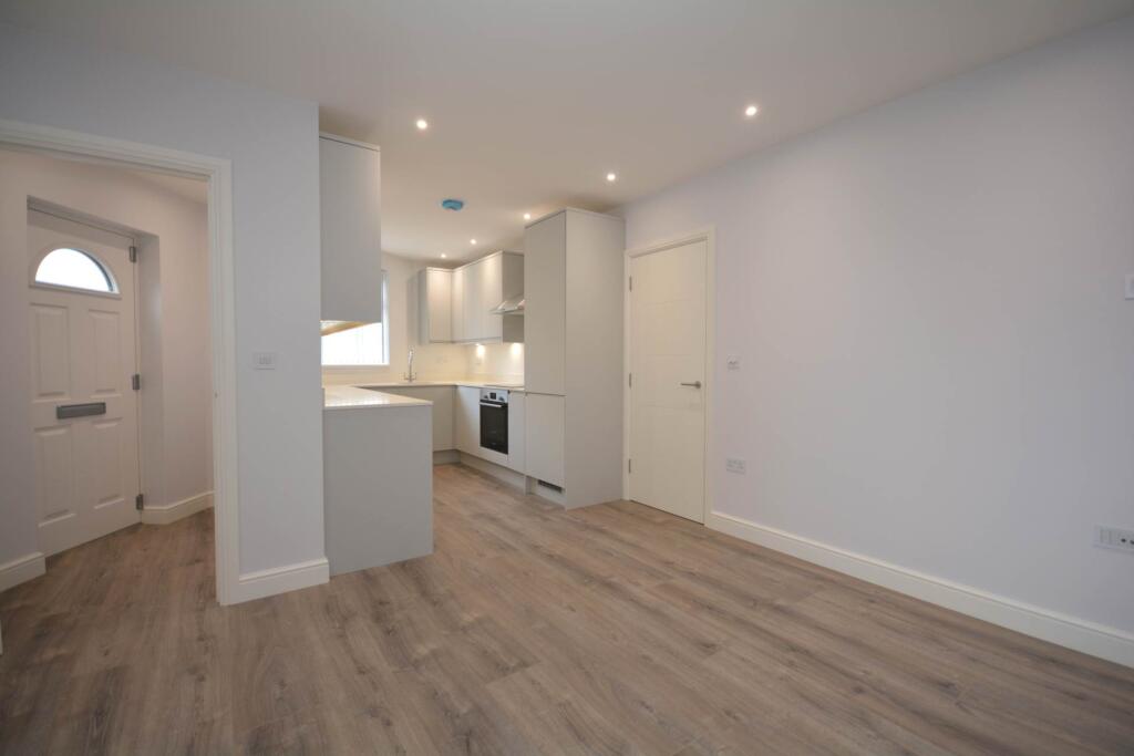 Sycamore Road, Amersham photo 2